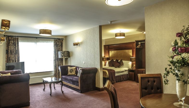 mount-errigal-hotel-master-suite-01